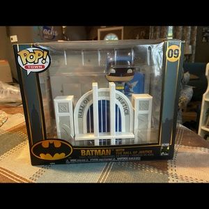 Batman funko hall of justice